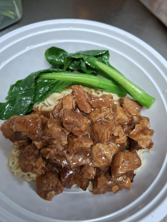 Spiced Pork Instant noodle 五香肉丁一丁